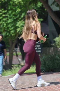 Jennifer Lopez Turns Burgundy Gymwear Into a Fully Coordinated Street Look August 31, 2026 36 Jennifer Lopez Turns Burgundy Gymwear Into a Fully Coordinated Street Look August 31, 2026