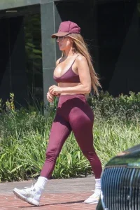 Jennifer Lopez Turns Burgundy Gymwear Into a Fully Coordinated Street Look August 31, 2026 33 Jennifer Lopez Turns Burgundy Gymwear Into a Fully Coordinated Street Look August 31, 2026