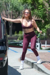 Jennifer Lopez Turns Burgundy Gymwear Into a Fully Coordinated Street Look August 31, 2026 28 Jennifer Lopez Turns Burgundy Gymwear Into a Fully Coordinated Street Look August 31, 2026