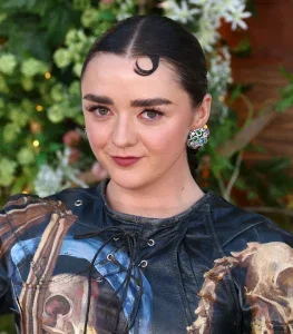 Maisie Williams Wears Maison Margiela Fall 2026 at Practical Magic 2 Premiere 29 Maisie Williams Wears Maison Margiela Fall 2026 at Practical Magic 2 Premiere
