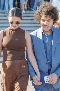 Selena Gomez Brown Venice Look Has the Better Proportion Beside Benny Blanco Blue Suit 34 Selena Gomez Brown Venice Look Has the Better Proportion Beside Benny Blanco Blue Suit